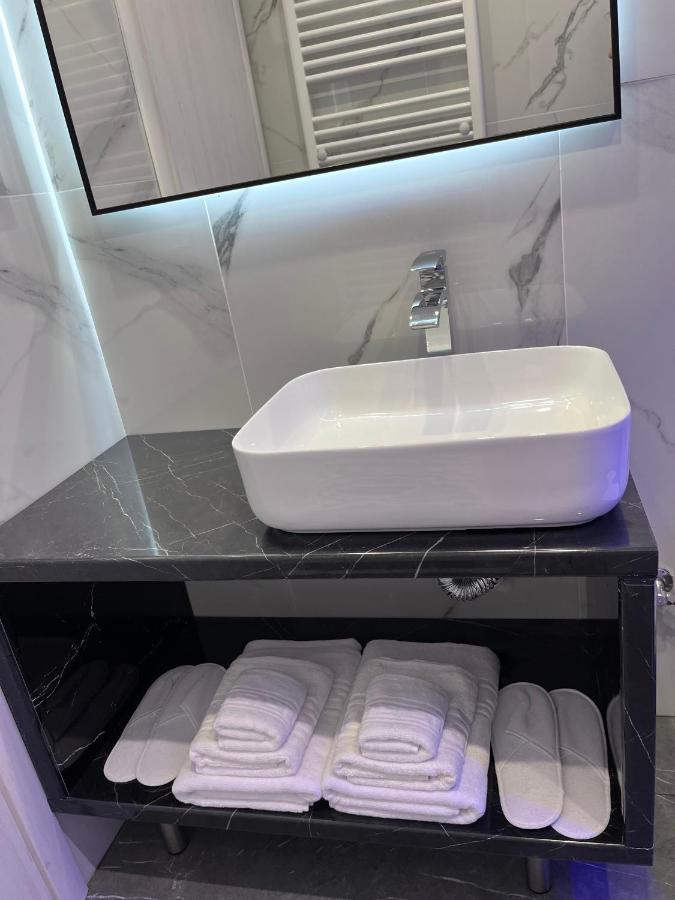Double Bee With Private Pool Вилла *